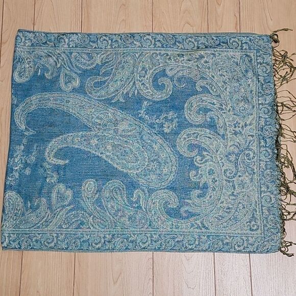 BEAUTIFUL AQUAMARINE AND GOLD PAISLEY PRINT WRAP - Picture 1 of 9